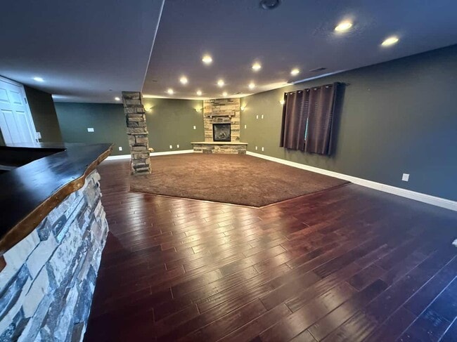 Building Photo - 1138 Lakecrest Ct