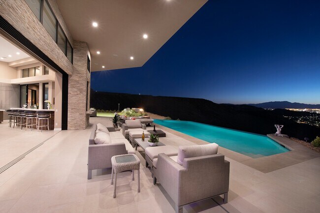 Building Photo - 661 Dragon Peak Dr
