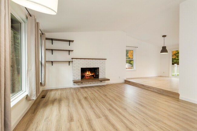 Building Photo - Newly Renovated Bothell Home Sitting on 1 Acre of Land!