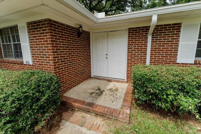 Primary Photo - 410 Gaither Dr