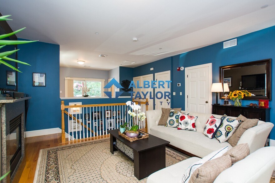 Building Photo - 111 Pleasant St