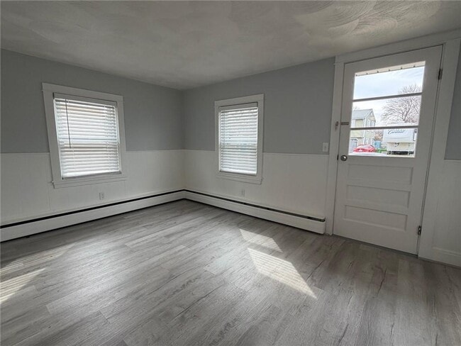 Building Photo - 144 Hopkins Hill Rd