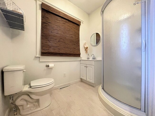 Building Photo - 381 Alden Ave