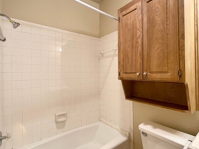 Building Photo - Central/UT 2/2 Apartments PRELEASE 8/15/2025