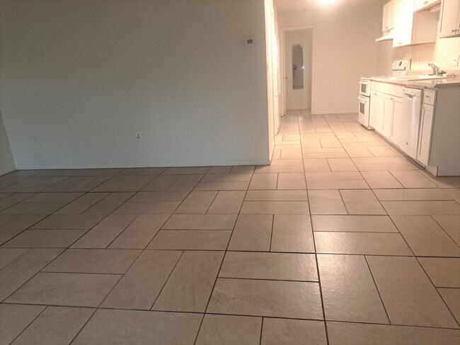 Building Photo - 2050 Oleander Blvd