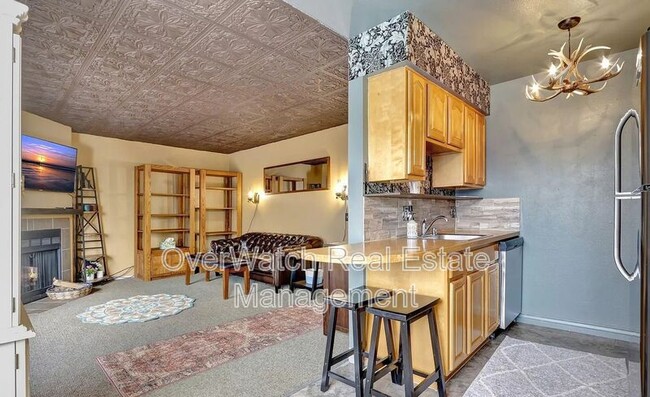 Building Photo - 3061 Lois Dr