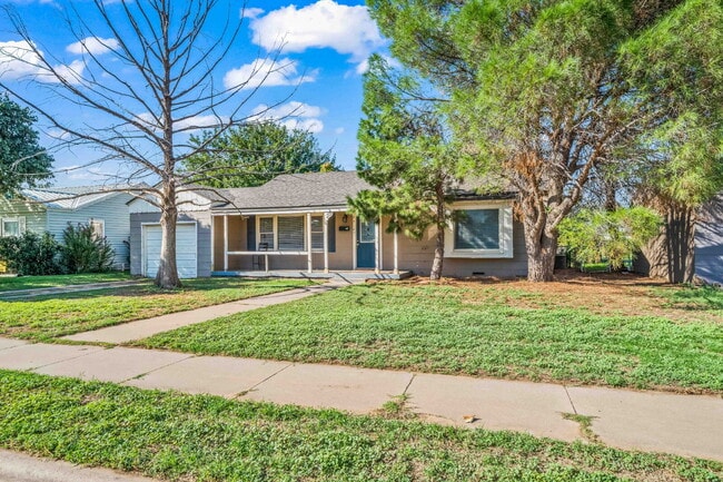 Building Photo - Vintage Home w/ Large Backyard, Minutes from TTU & Medical