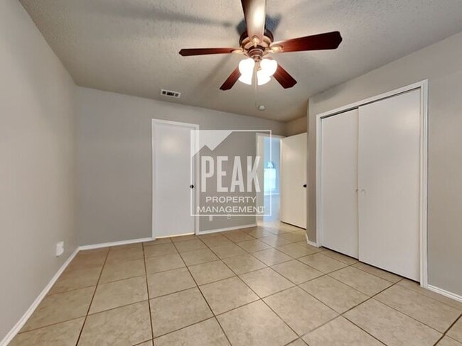 Building Photo - Beautiful 3Bed/2Bath Home ready for a JULY...