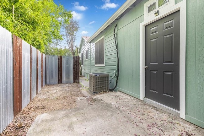 Building Photo - 1101 W Mary St