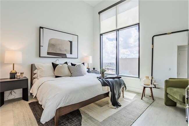 Building Photo - 807 Crawford St