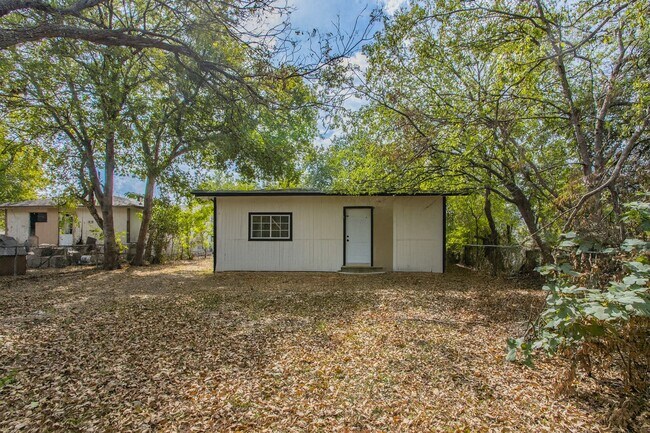 Building Photo - Modern Comfort and Convenience  4BR/2BA Home in San Antonio Available Now!