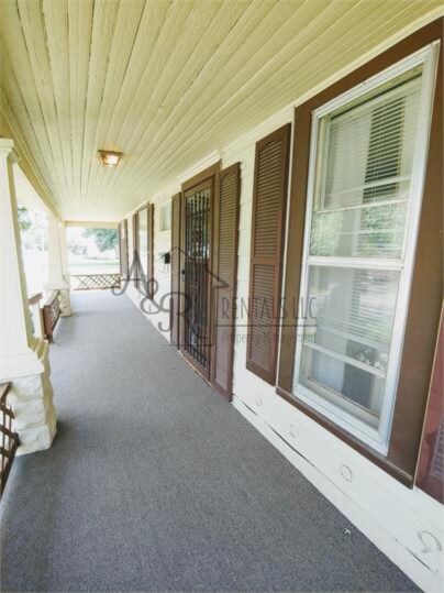 Building Photo - 711 N Chestnut St