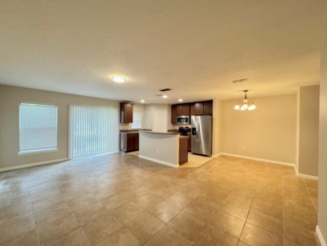 Building Photo - Gorgeous 3 Bedroom, 2.5 Bath Townhouse in Gated Community!