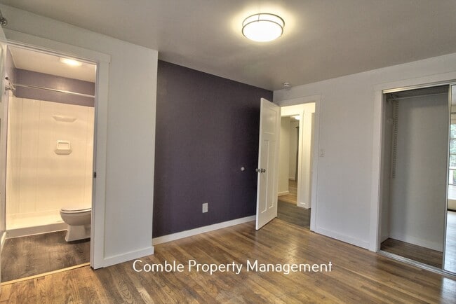 Building Photo - 16605 NE 87th St