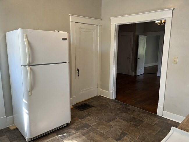 Building Photo - GREAT LEASE OPPORTUNITY 1 BEDROOM 1 BATH  GREAT LOCATION NASHVILLE, TN