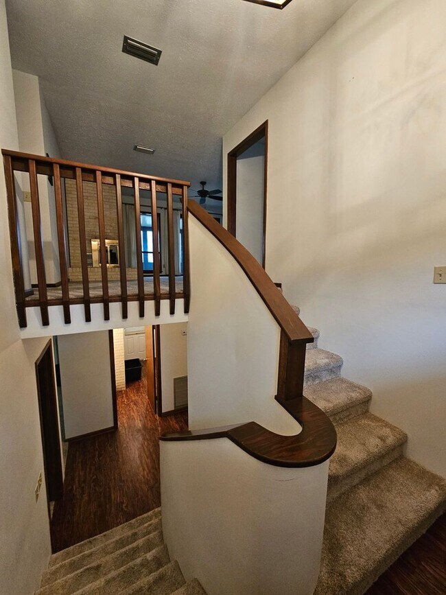 Building Photo - Peaceful, Entertainer's Dream on the Waterfront in Beautiful Donalson Point!