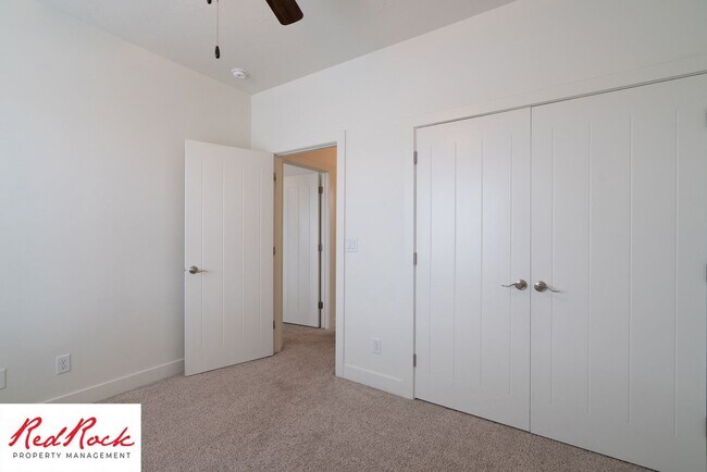 Building Photo - Pet Friendly 4 Bedroom Little Valley Home ...