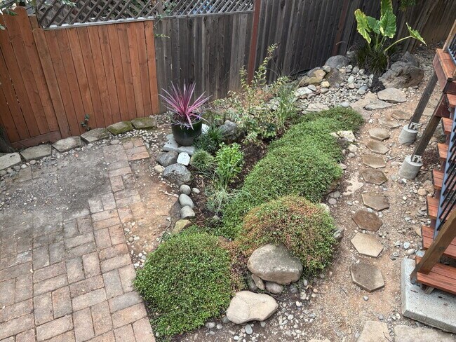 Building Photo - Amazing home in desirable Placerville neighborhood!