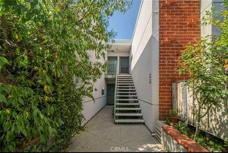 Building Photo - "Chic 1-Bed Encino Apartment with Modern A...