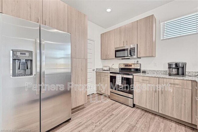 Building Photo - 1768 S Razorback Rd