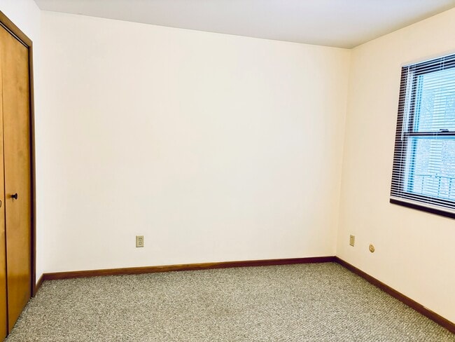 Building Photo - 334 Beeline Rd