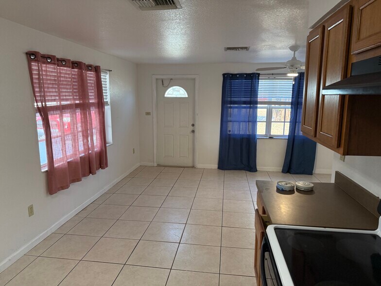 Building Photo - 1539 Magnolia Dr