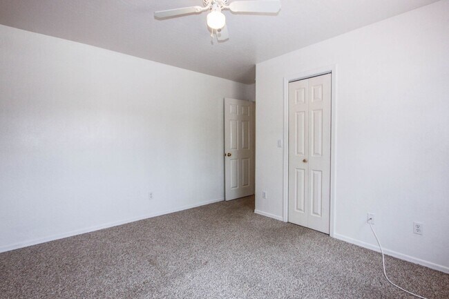 Building Photo - Three Bedroom Prescott Valley Duplex - APPLICATION PENDING