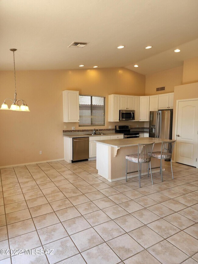Building Photo - 11598 N Flat Iron Dr