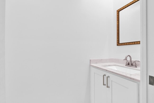 Building Photo - 8608 Vía Giula