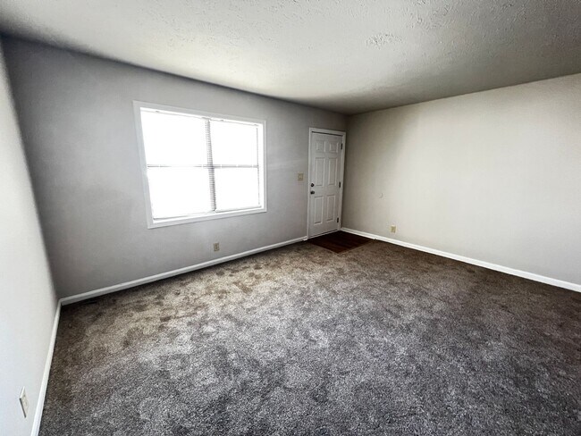 Building Photo - Unfurnished, One Bedroom, First Floor Condo in Myrtle Beach! Available Now!