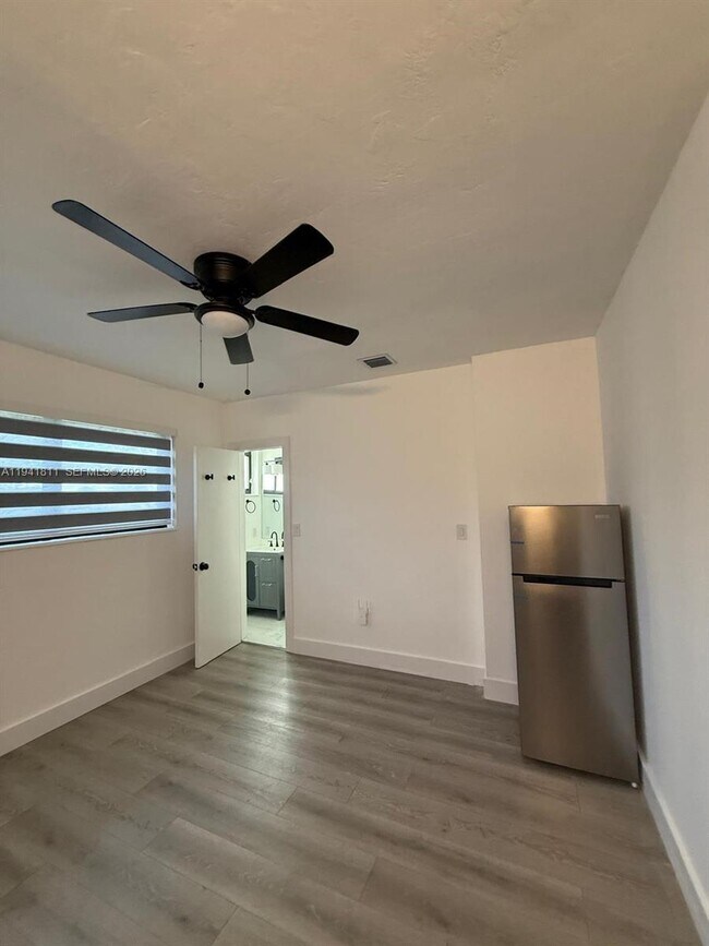 Building Photo - 125 NW 197th St