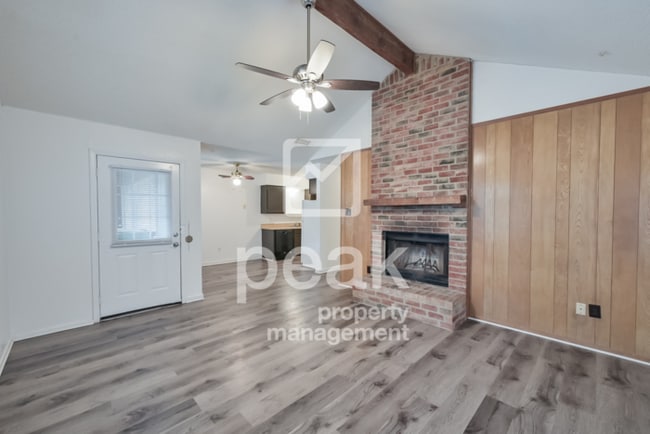 Building Photo - $1,625! 2Bed/2Bath duplex in Arlington! Pr...
