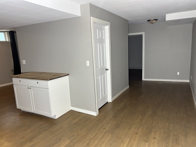 Building Photo - 1203 S West Ave