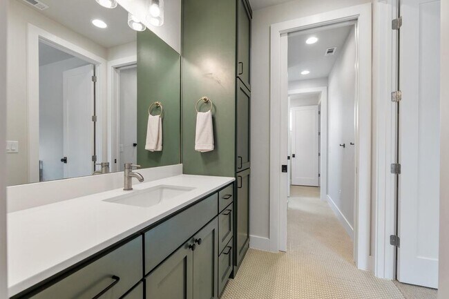 Building Photo - 2600 Arion Cir