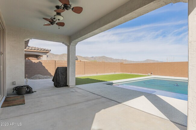 Building Photo - 19740 W Palo Verde Dr
