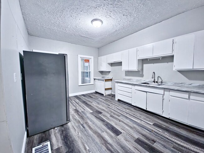 Building Photo - 4321 Storer Ave