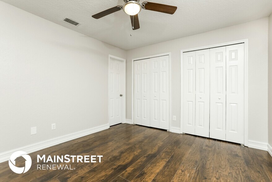 Building Photo - 137 W 20th St