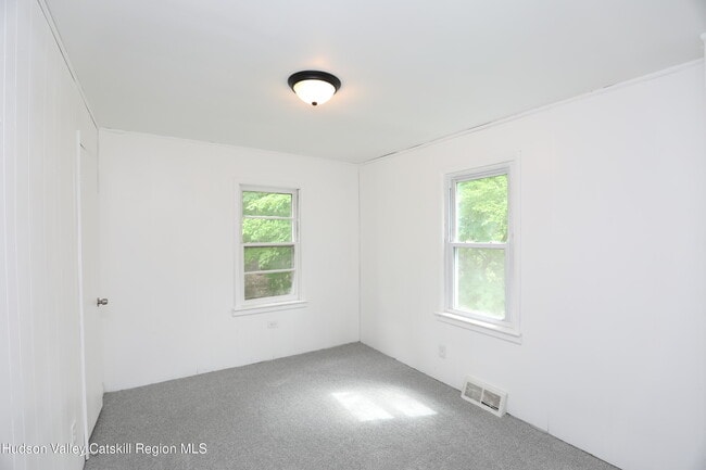 Building Photo - 17 Rear Chapel St