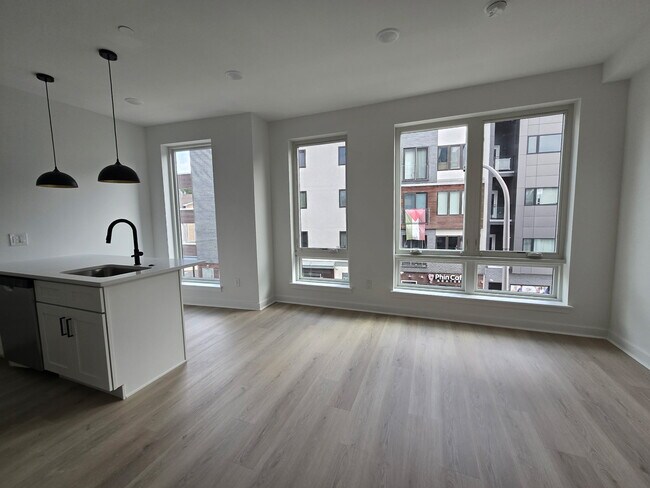 Building Photo - Onyx Ridge 1