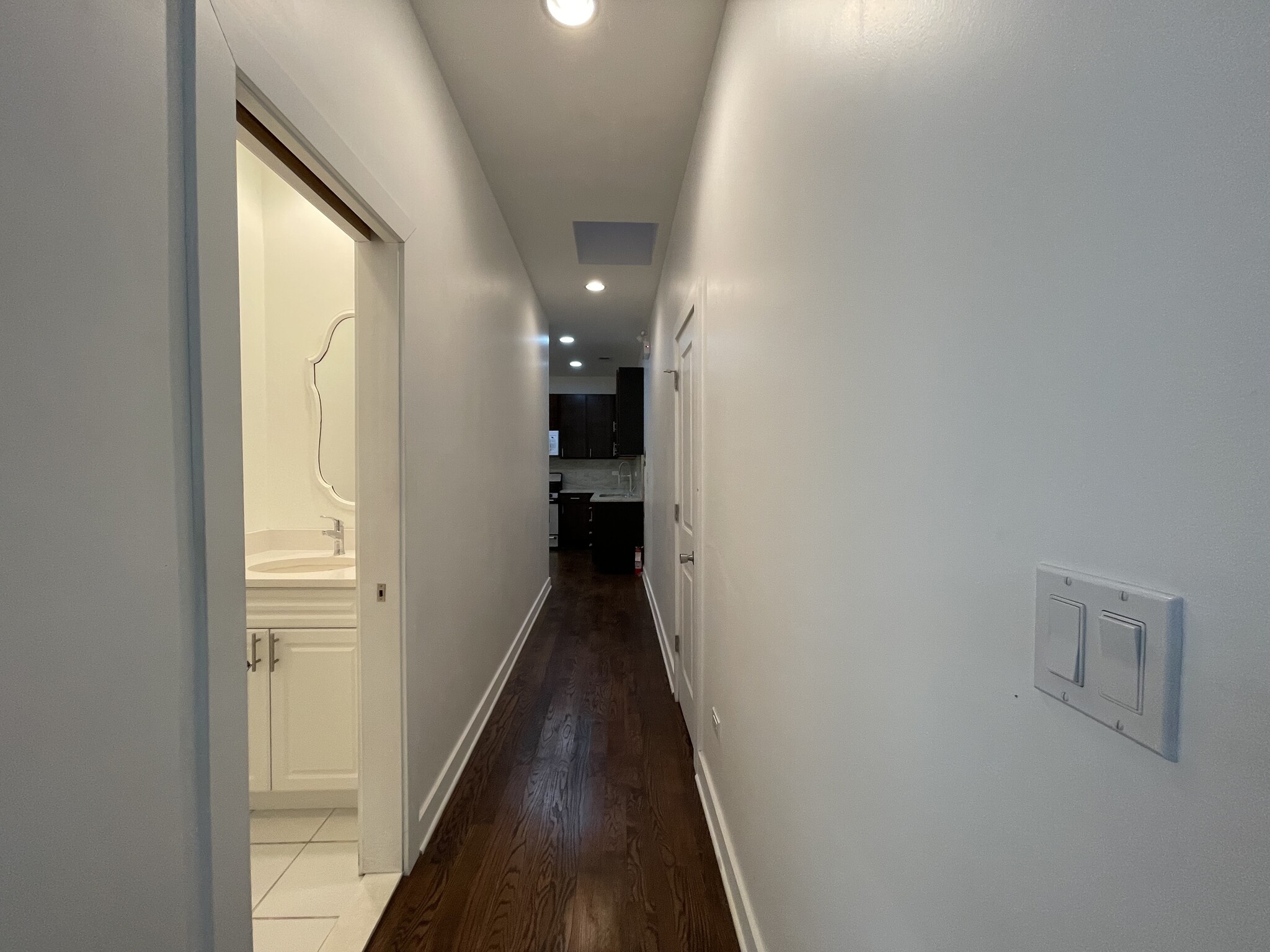 Building Photo - 3112 N California Ave