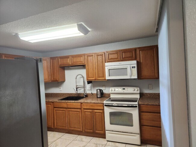 Building Photo - 1503 N County Rd 19A