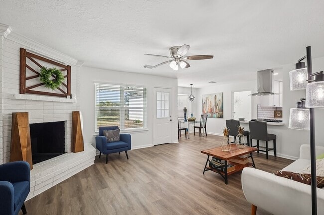 Building Photo - 15322 Torry Pines Rd