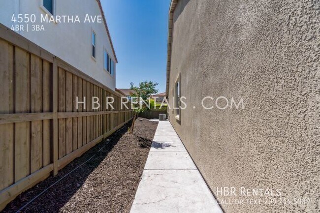Building Photo - 4550 Martha Ave