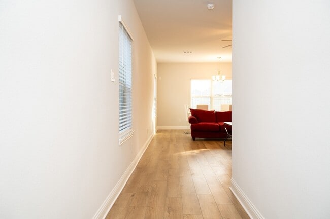 Building Photo - 409 Aurora Creek Ln