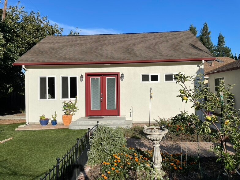 Building Photo - 467 Pamlar Ave