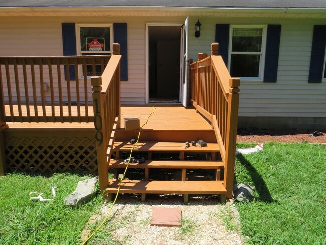 Building Photo - 3 Bedroom 2 Bath home on 1 acre