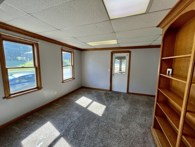 Building Photo - 411 Massillon St