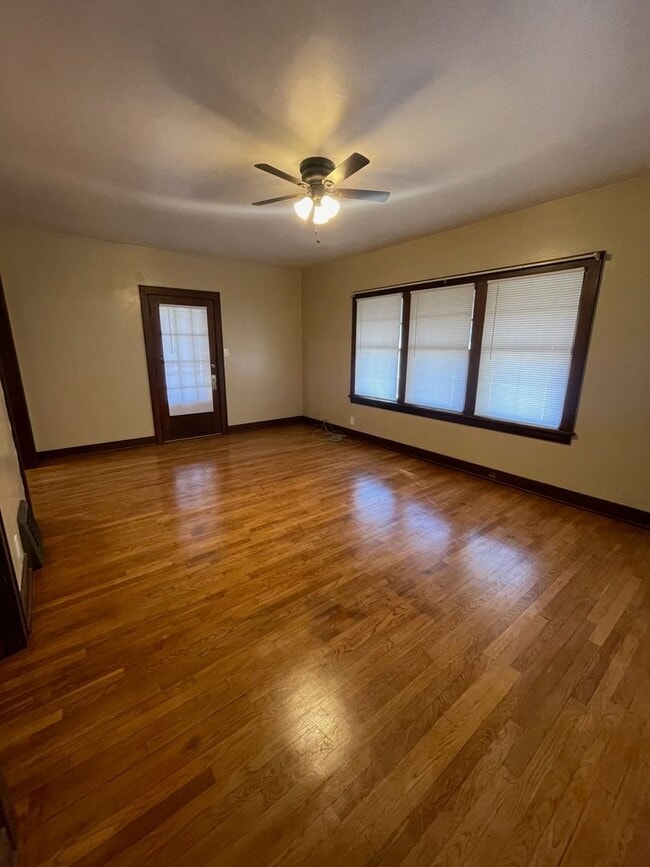 Building Photo - 3 Bedroom with garage and basement