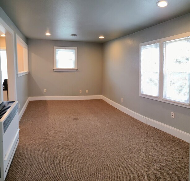 Building Photo - 1851 N Pulaski St