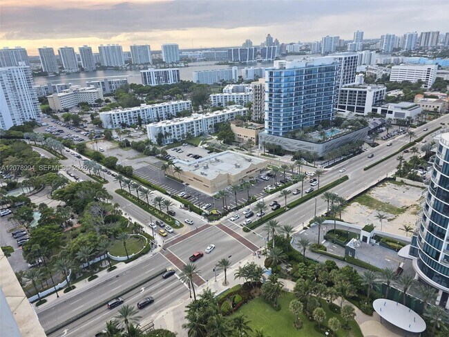 Building Photo - 17375 Collins Ave